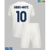 Nottingham Forest Morgan Gibbs-White #10 Gostujuci Dres za djecu 2025-26 Kratak Rukav (+ Kratke hlače)